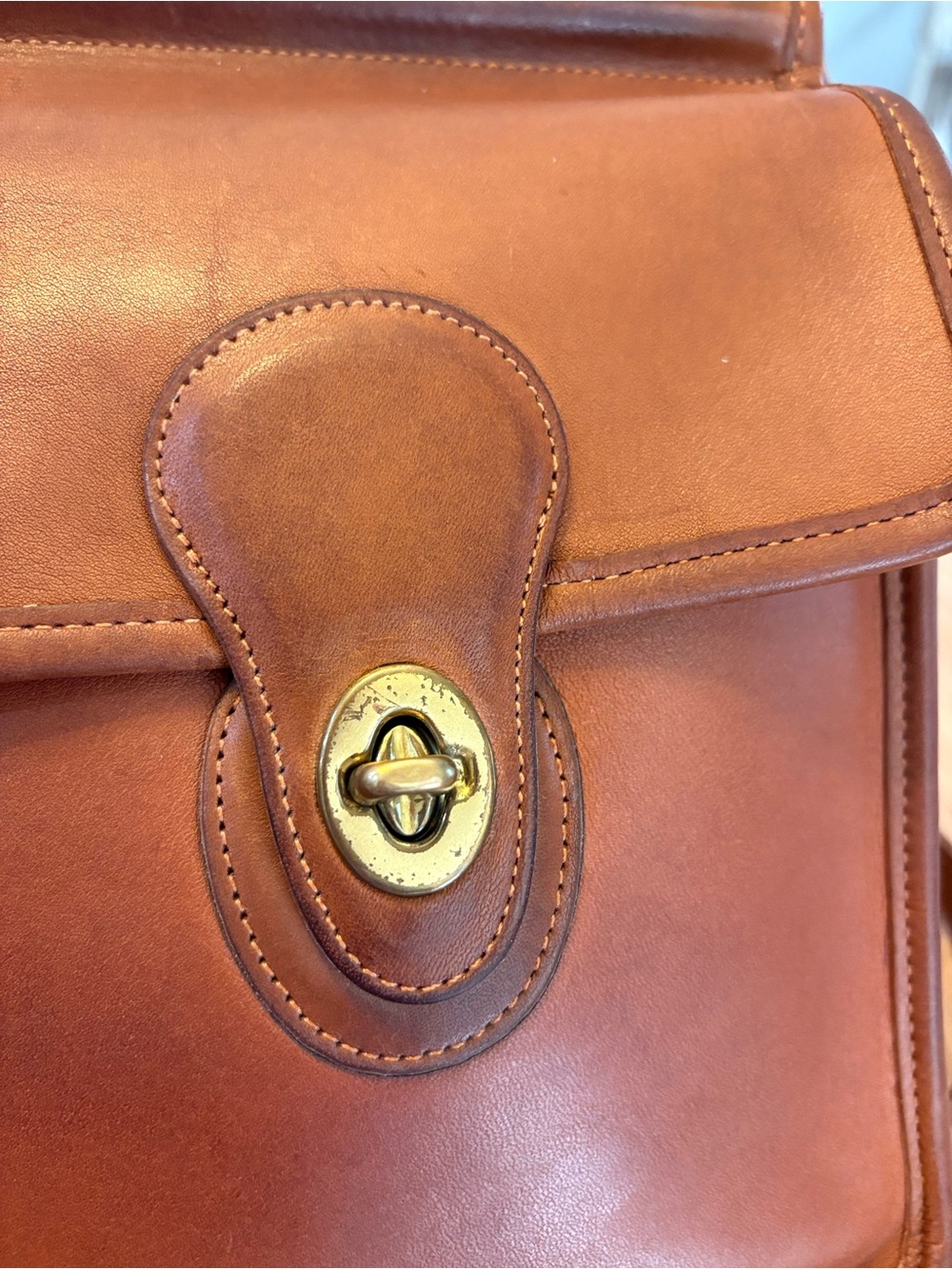 Vintage Coach Murphy Crossbody bag in British Tan leather. - Picture 8 of 11
